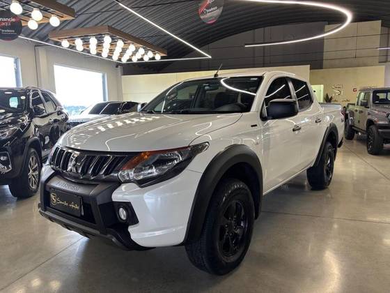 MITSUBISHI L200 TRITON 2.4 16V TURBO DIESEL OUTDOOR GLS CD 4X4 AUTOMÁTICO